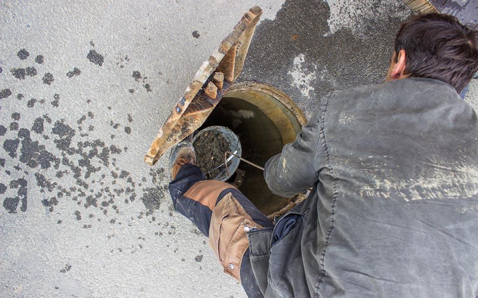 comment déboucher les wc avec une bouteille Alfortville